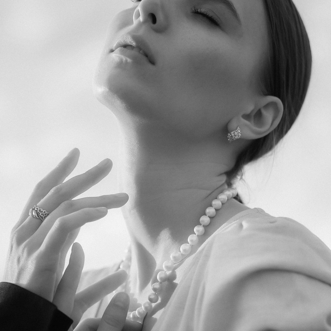 PEARL EARRINGS DESIGN 2023：Discover the Timeless Elegance