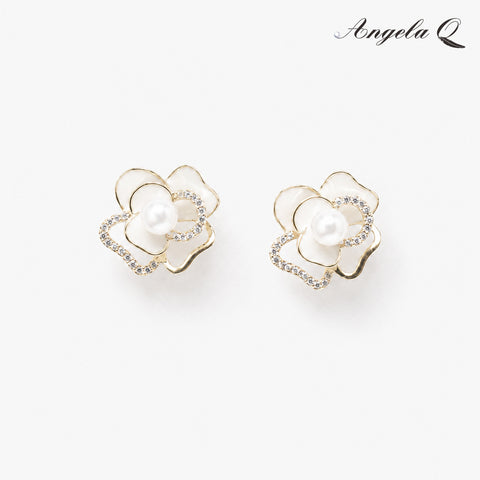 BUTTERFLY BEACH PEARL FLOWER STUD EARRINGS-400047N