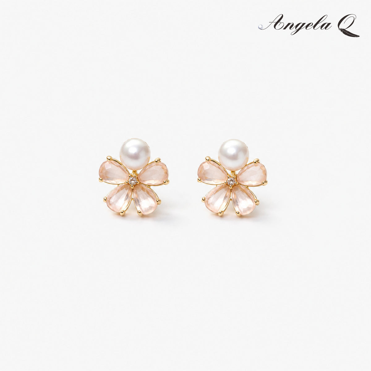 DAISY COVE - MINI PEARL FLOWER STUD EARRINGS