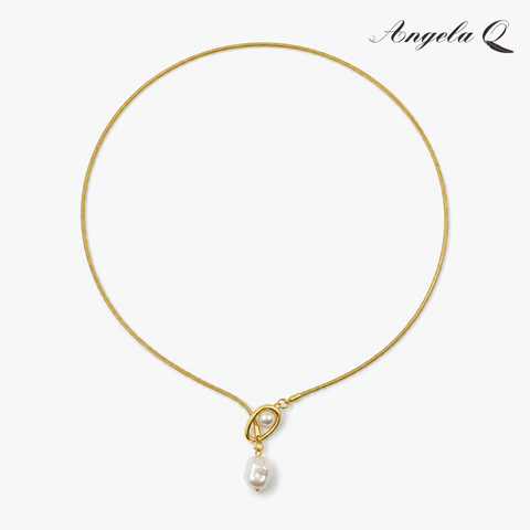 GOLDEN BAY - GOLD RESIN CHARM NECKLACE