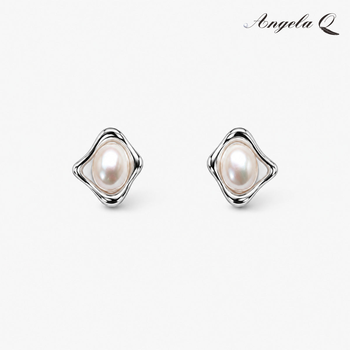 COVE SHELL - FRESHWATER PEARL STUD EARRINGS