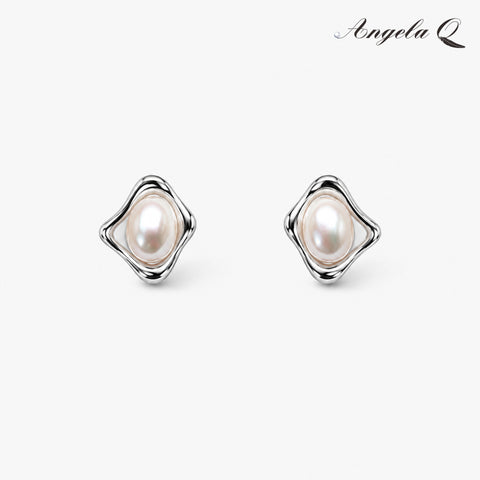 COVE SHELL - FRESHWATER PEARL STUD EARRINGS