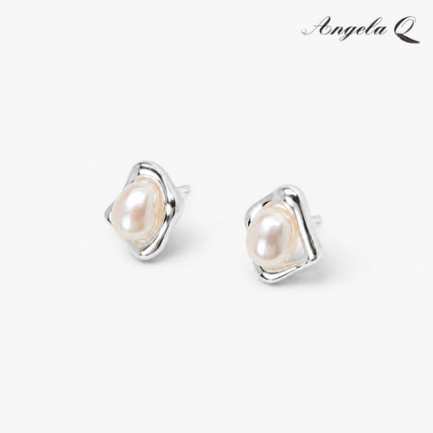COVE SHELL - FRESHWATER PEARL STUD EARRINGS