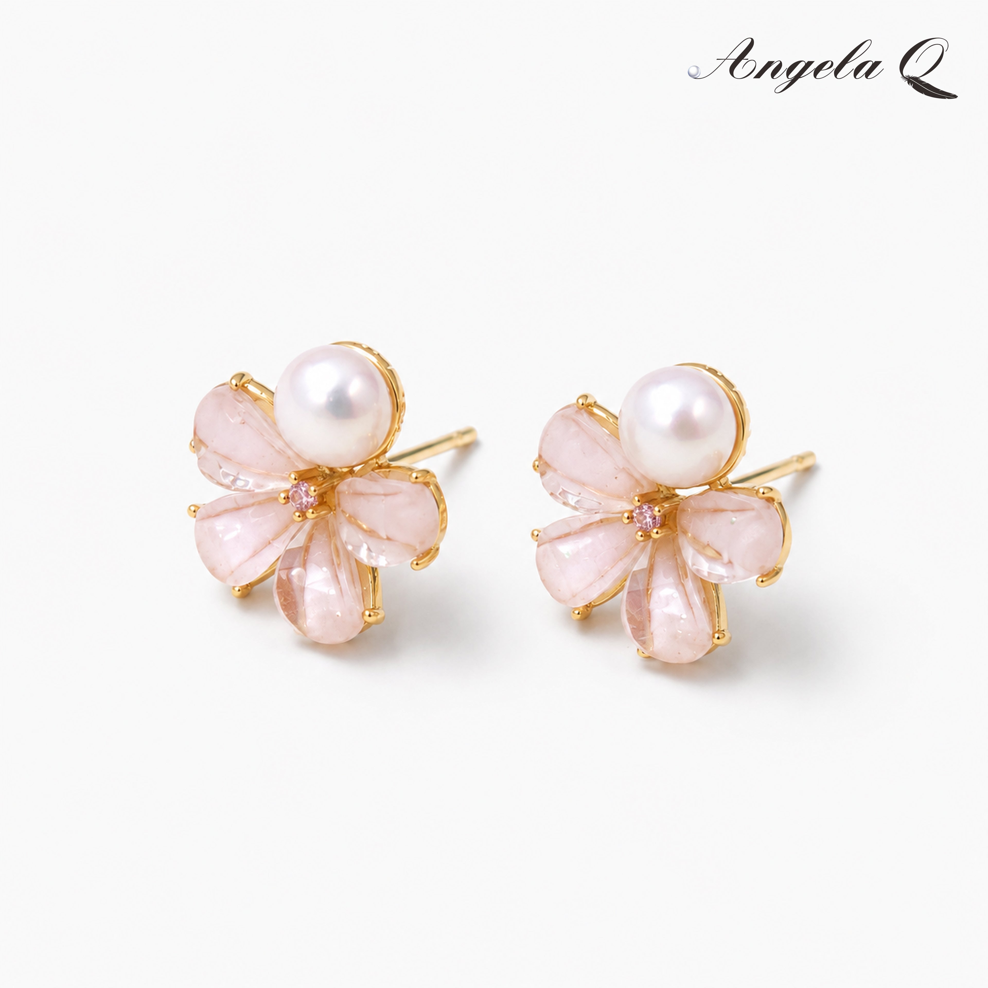 DAISY COVE - MINI PEARL FLOWER STUD EARRINGS