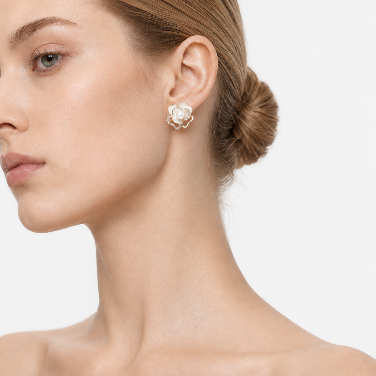 BUTTERFLY BEACH PEARL FLOWER STUD EARRINGS-400047N