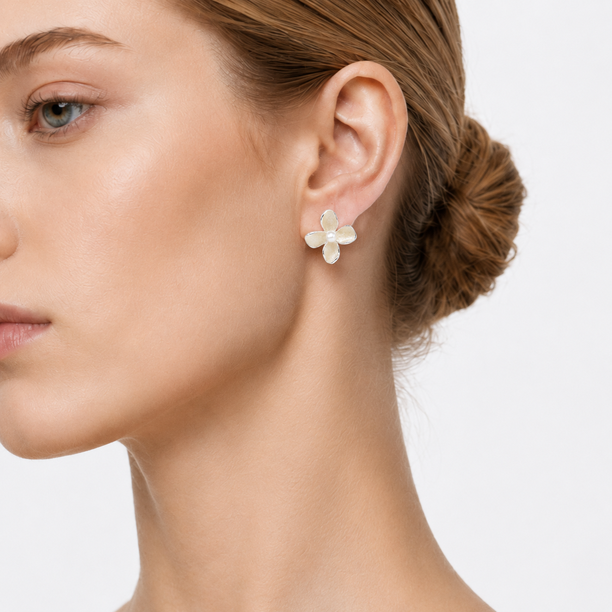 CRYSTAL COVE SHELL FLOWER STUD EARRINGS-400060P