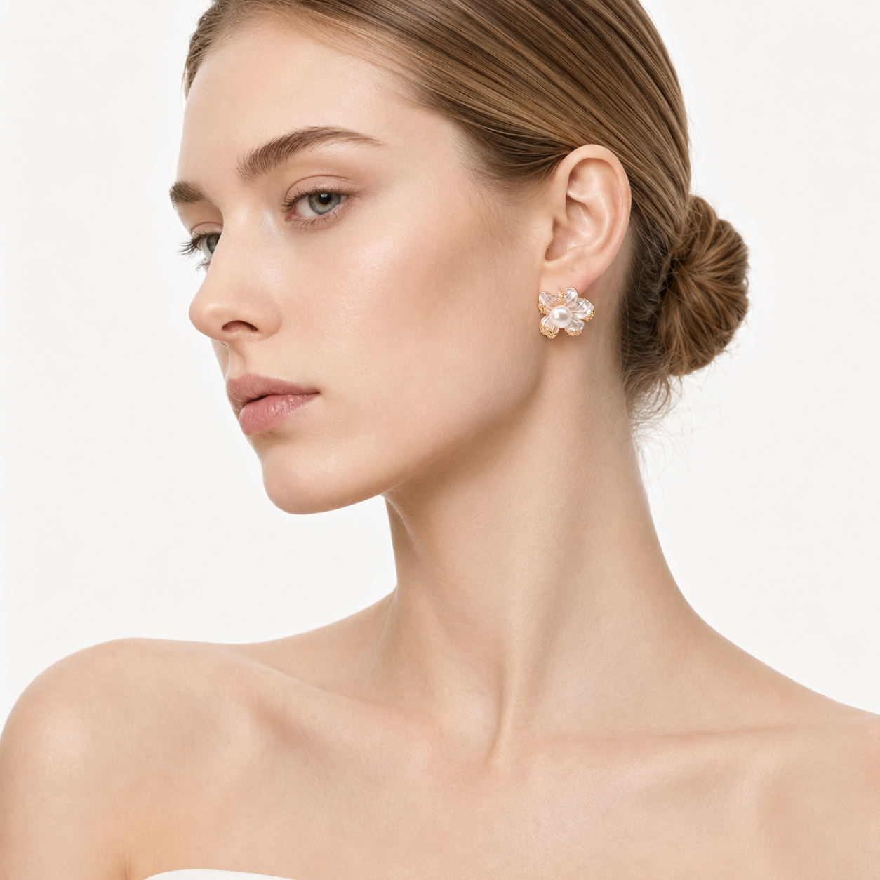 ROSE COVE - PEARL FLOWER STUD EARRINGS
