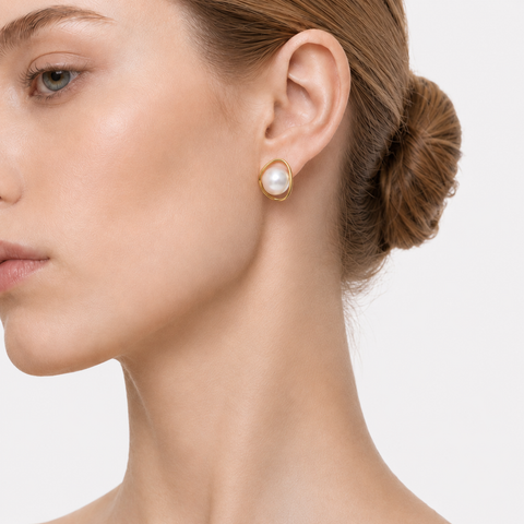 SOLANA ORBIT - PEARL STUD EARRINGS