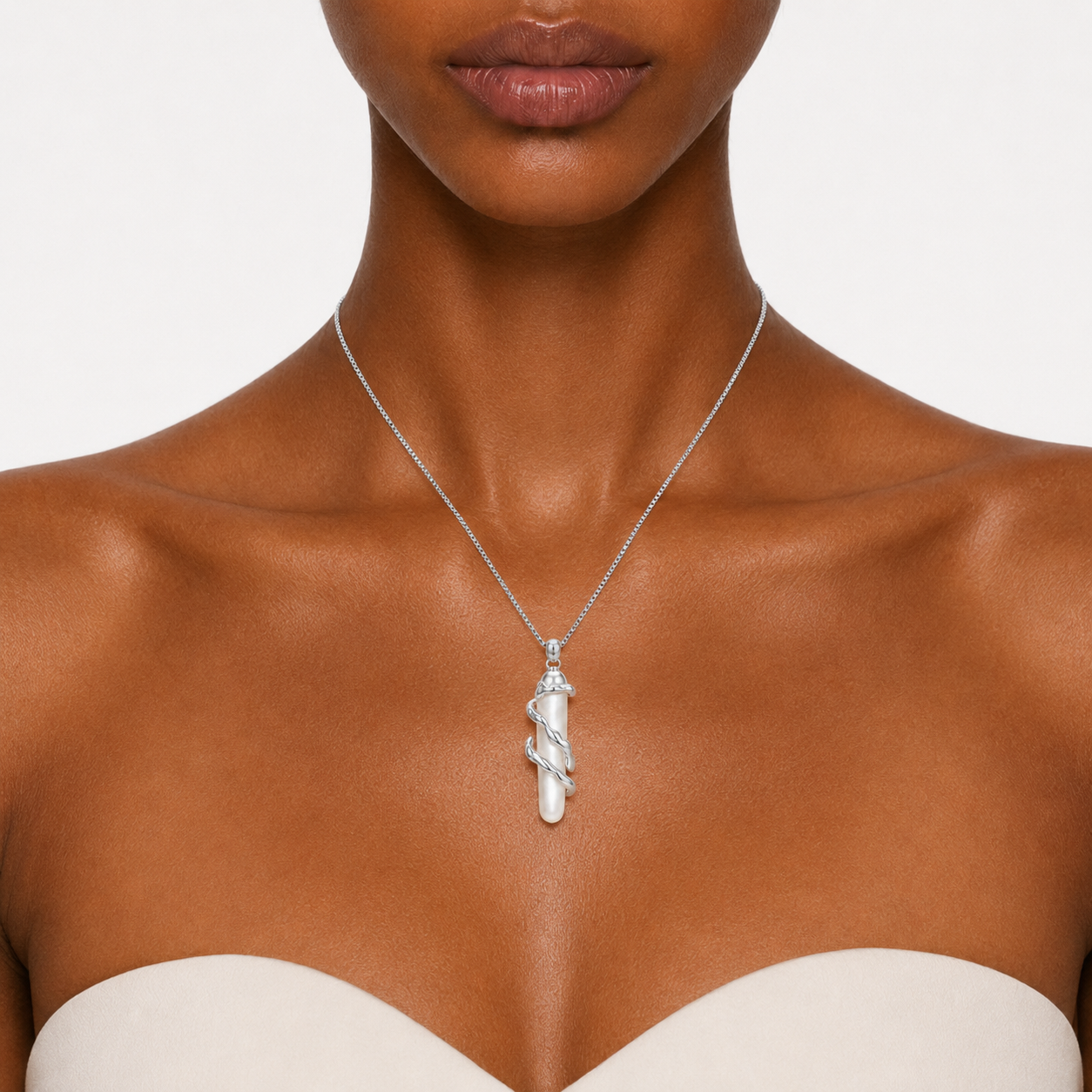 MONTEREY CLUSTER - FRESHWATER PEARL NECKLACE