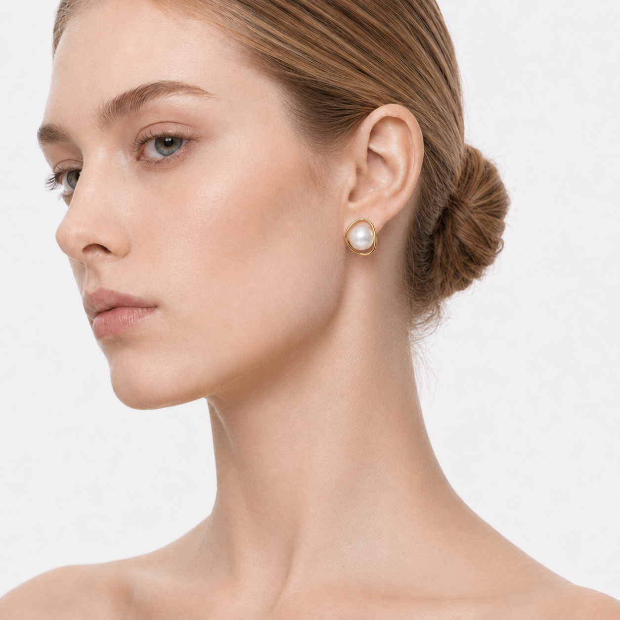 SOLANA ORBIT - PEARL STUD EARRINGS