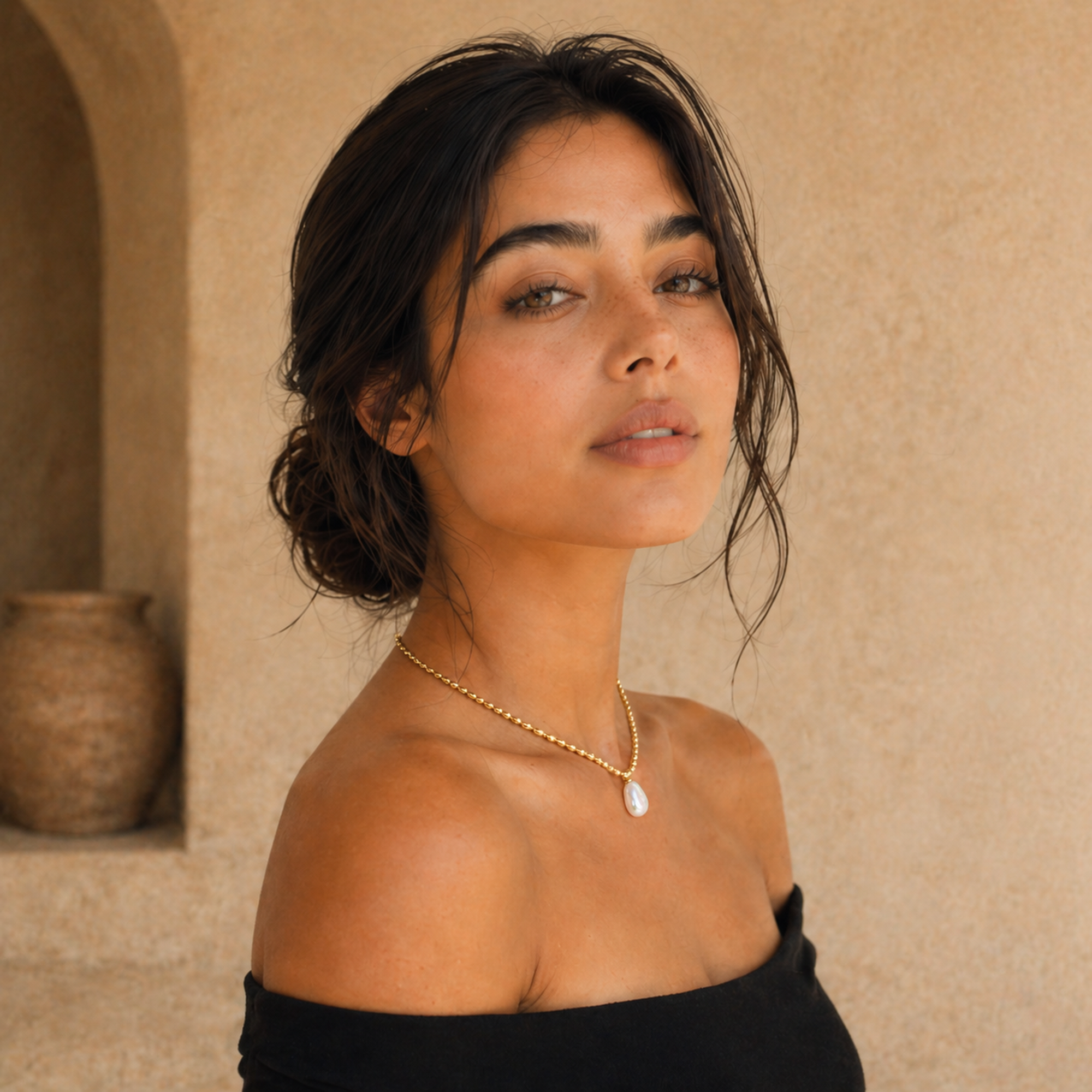 GOLDIE - GOLD BEADED NECKLACE WITH A SINGLE PEARL
