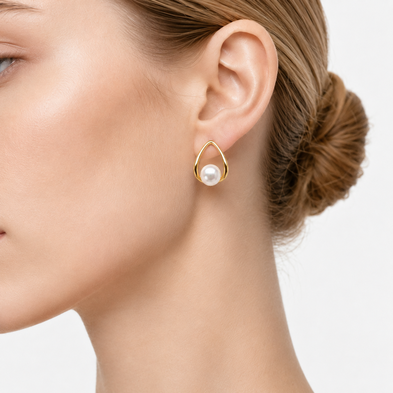 OCEANSIDE - PEARL TEARDROP STUD EARRINGS