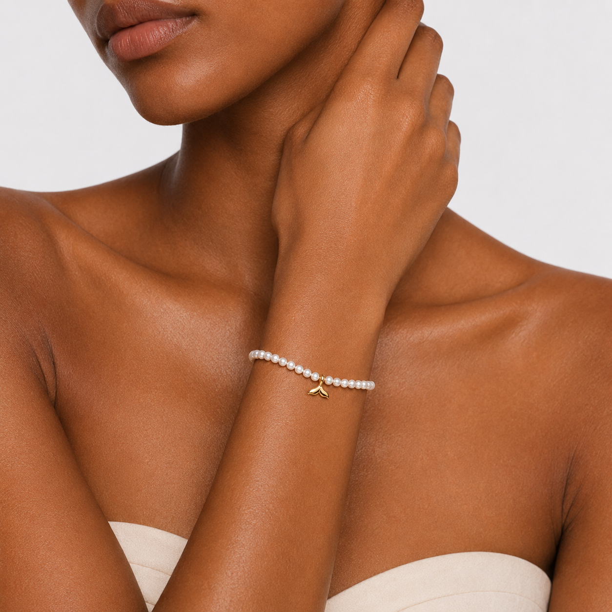 HONEY COVE - PEARL BEE CHARM BRACELET