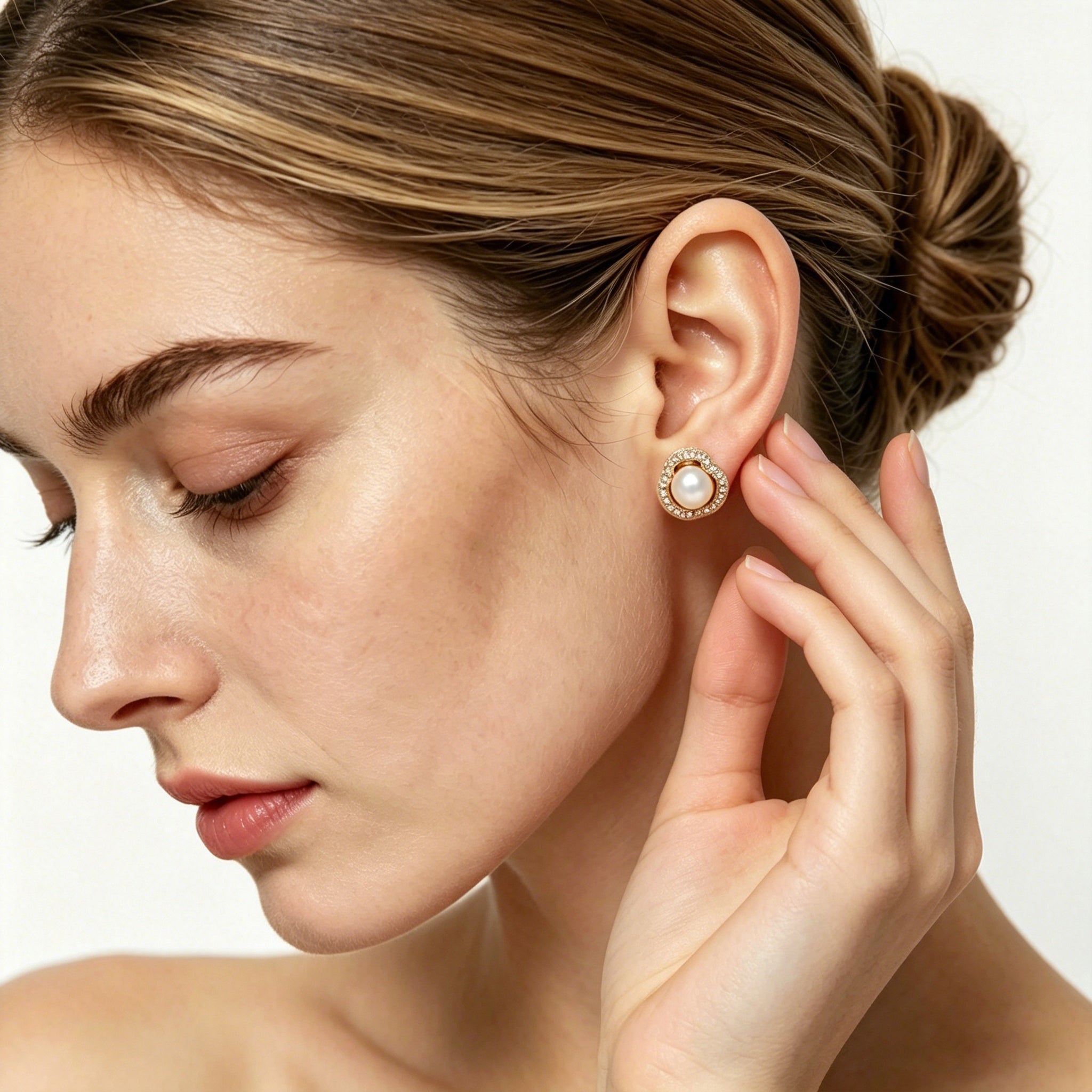 MIRAMAR - FRESHWATER PEARL HALO STUD EARRINGS