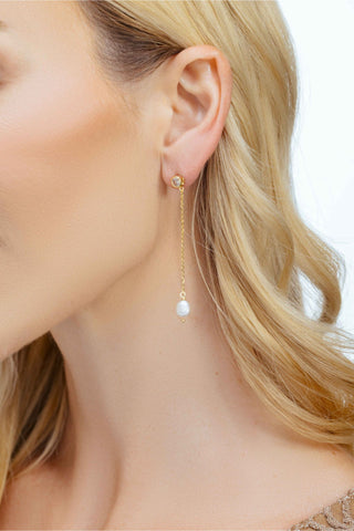 INFLUENCER DANGLE PEARL EARRINGS