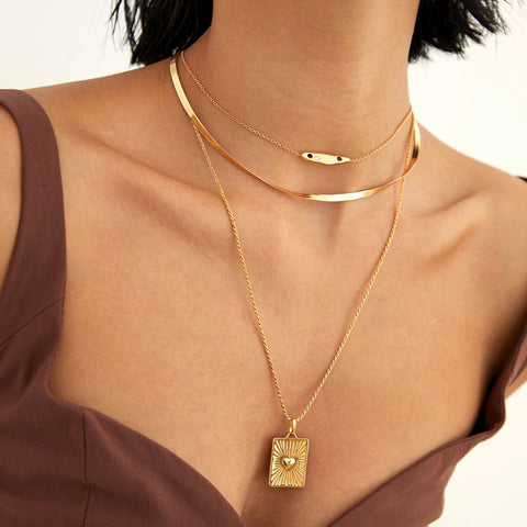 THE SNAKE NECKLACE